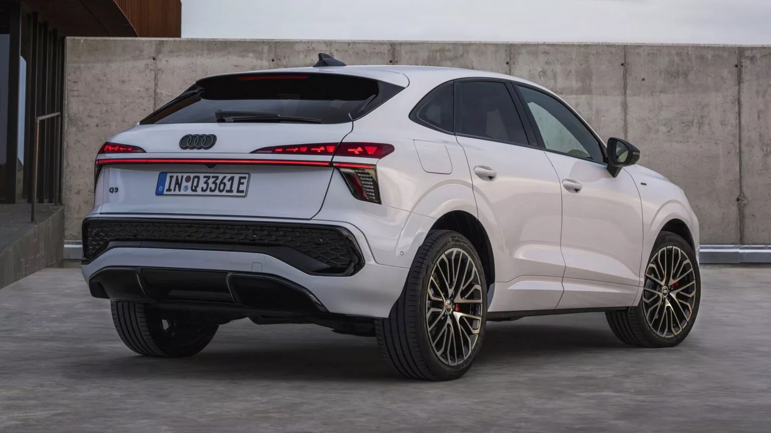 Audi Q3 Sportback 2026 ra mắt: Màn lớn hơn, mạnh tới 268 mã lực, có bản chạy được 117km không cần xăng- Ảnh 6.