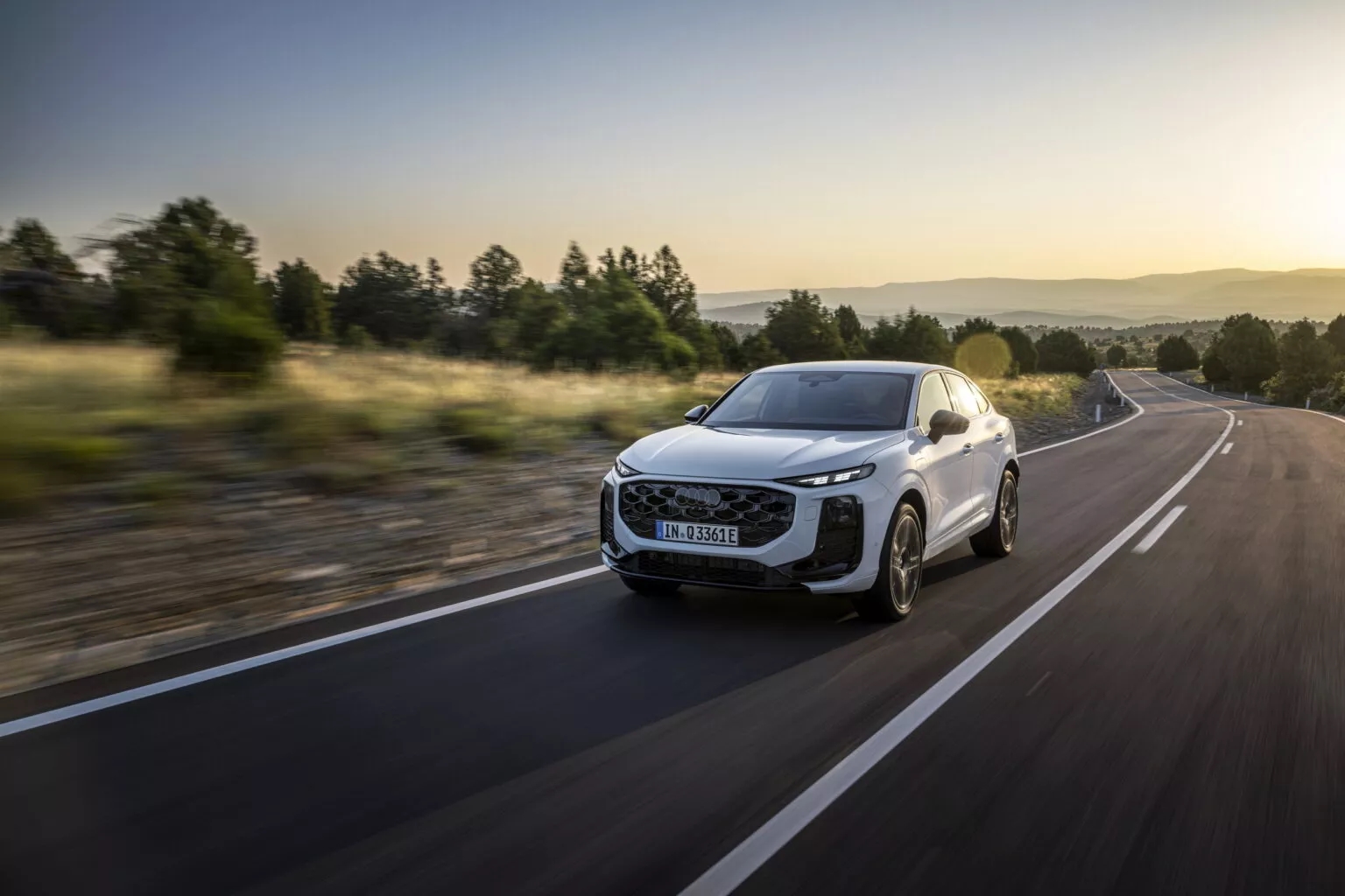 Audi Q3 Sportback 2026 ra mắt: Màn lớn hơn, mạnh tới 268 mã lực, có bản chạy được 117km không cần xăng- Ảnh 8.