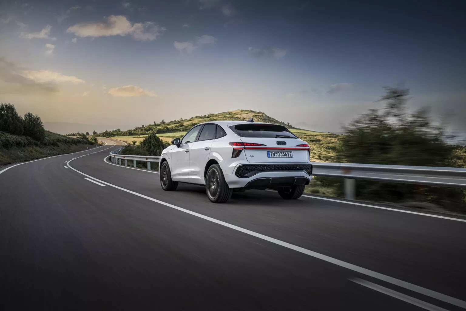 Audi Q3 Sportback 2026 ra mắt: Màn lớn hơn, mạnh tới 268 mã lực, có bản chạy được 117km không cần xăng- Ảnh 9.