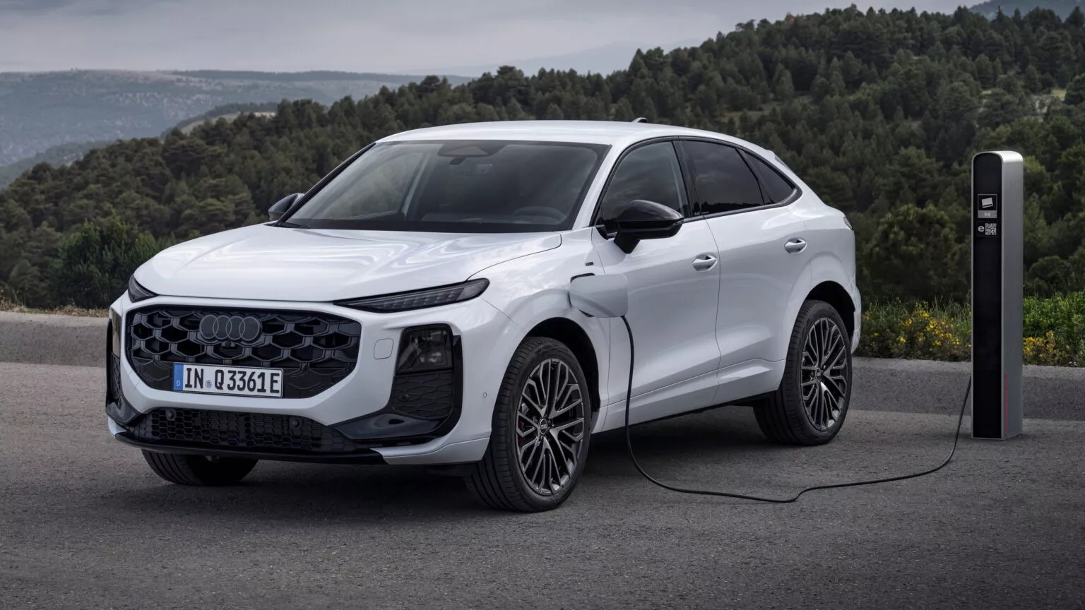 Audi Q3 Sportback 2026 ra mắt: Màn lớn hơn, mạnh tới 268 mã lực, có bản chạy được 117km không cần xăng- Ảnh 10.