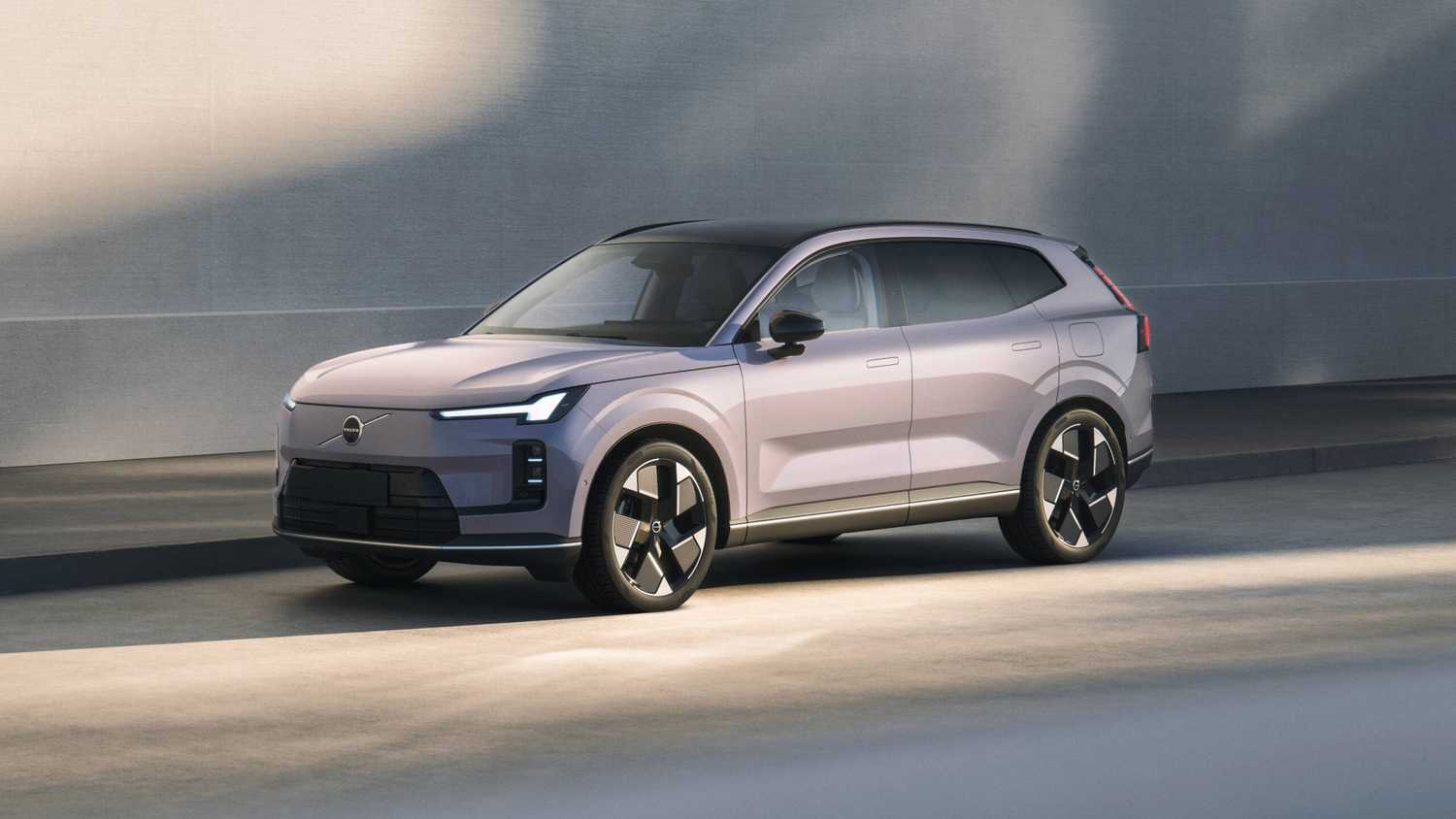 Volvo XC70 nhận đặt hàng: Giá quy đổi từ 1,1 tỷ đồng, động cơ PHEV, chạy 180km không cần xăng- Ảnh 3.