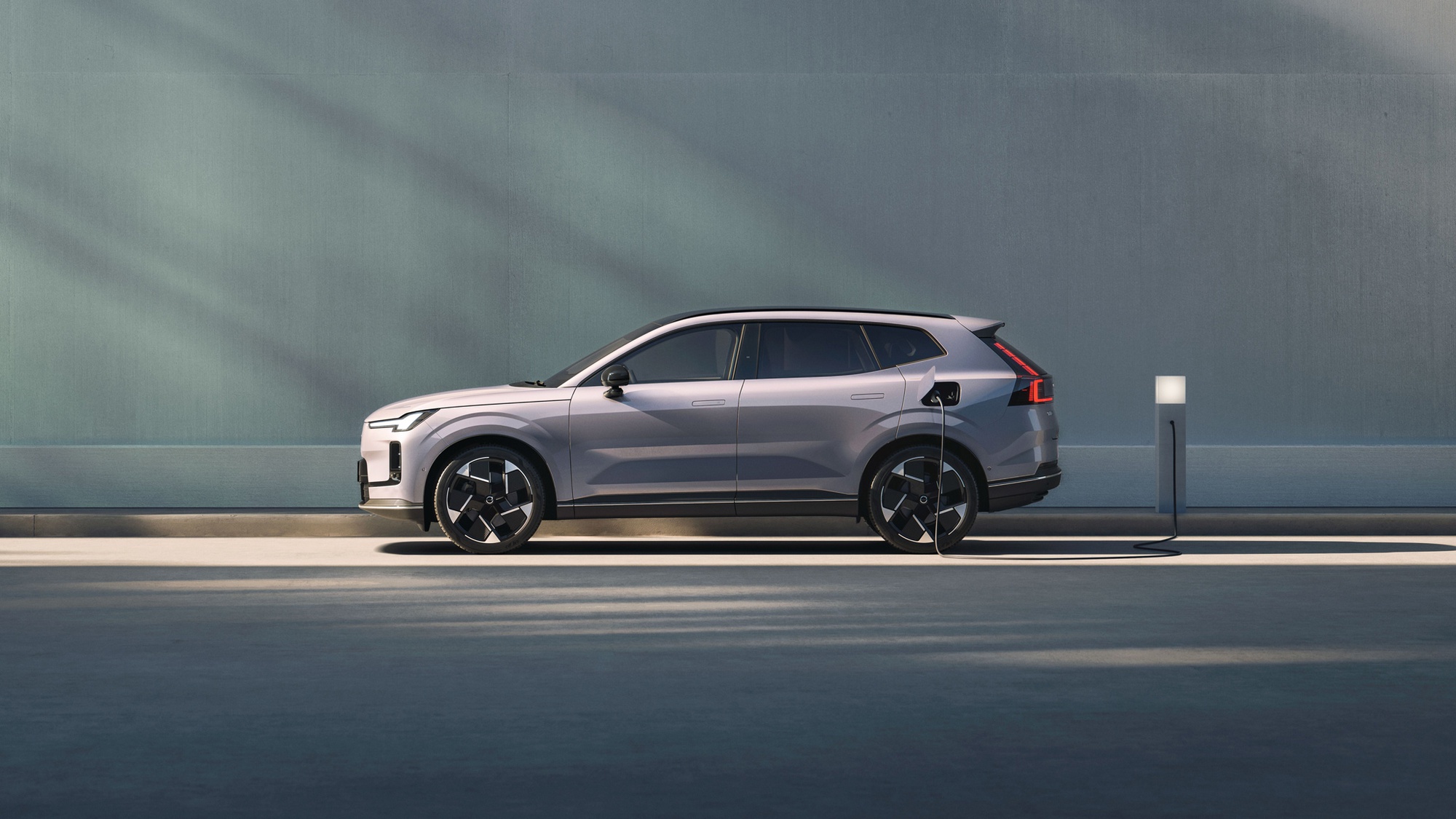 Volvo XC70 nhận đặt hàng: Giá quy đổi từ 1,1 tỷ đồng, động cơ PHEV, chạy 180km không cần xăng- Ảnh 6.