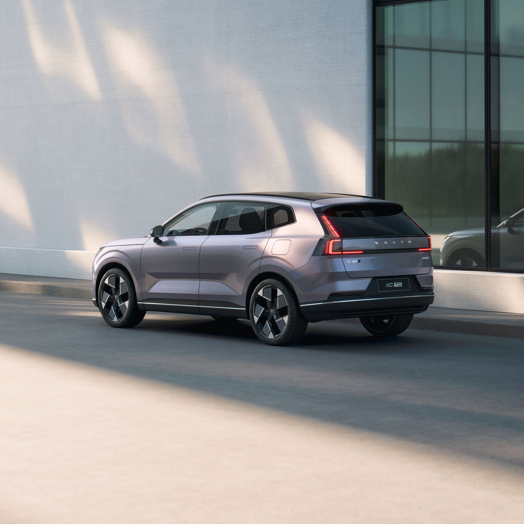 Volvo XC70 nhận đặt hàng: Giá quy đổi từ 1,1 tỷ đồng, động cơ PHEV, chạy 180km không cần xăng- Ảnh 8.