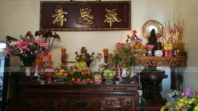 Bàn thờ là nơi thờ cúng tổ tiên, nơi gửi gắm lòng thành kính của con cháu đối với cội nguồn.