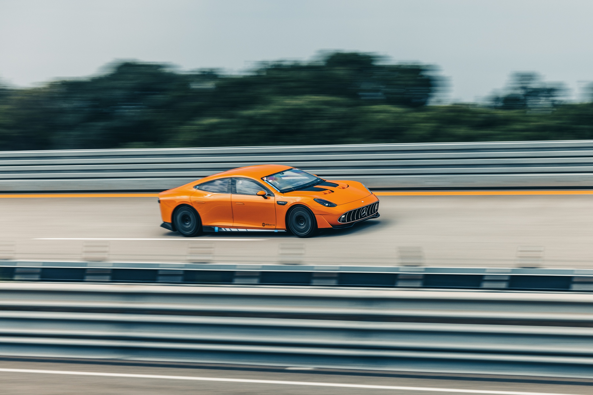 Xe điện không thể đi xa? Chiếc xe này đi vòng trái đất trong 8 ngày, phá một kỷ lục của xe Trung Quốc- Ảnh 1. Xe điện không thể đi xa? Chiếc xe này đi vòng trái đất trong 8 ngày, phá một kỷ lục của xe Trung Quốc- Ảnh 1.