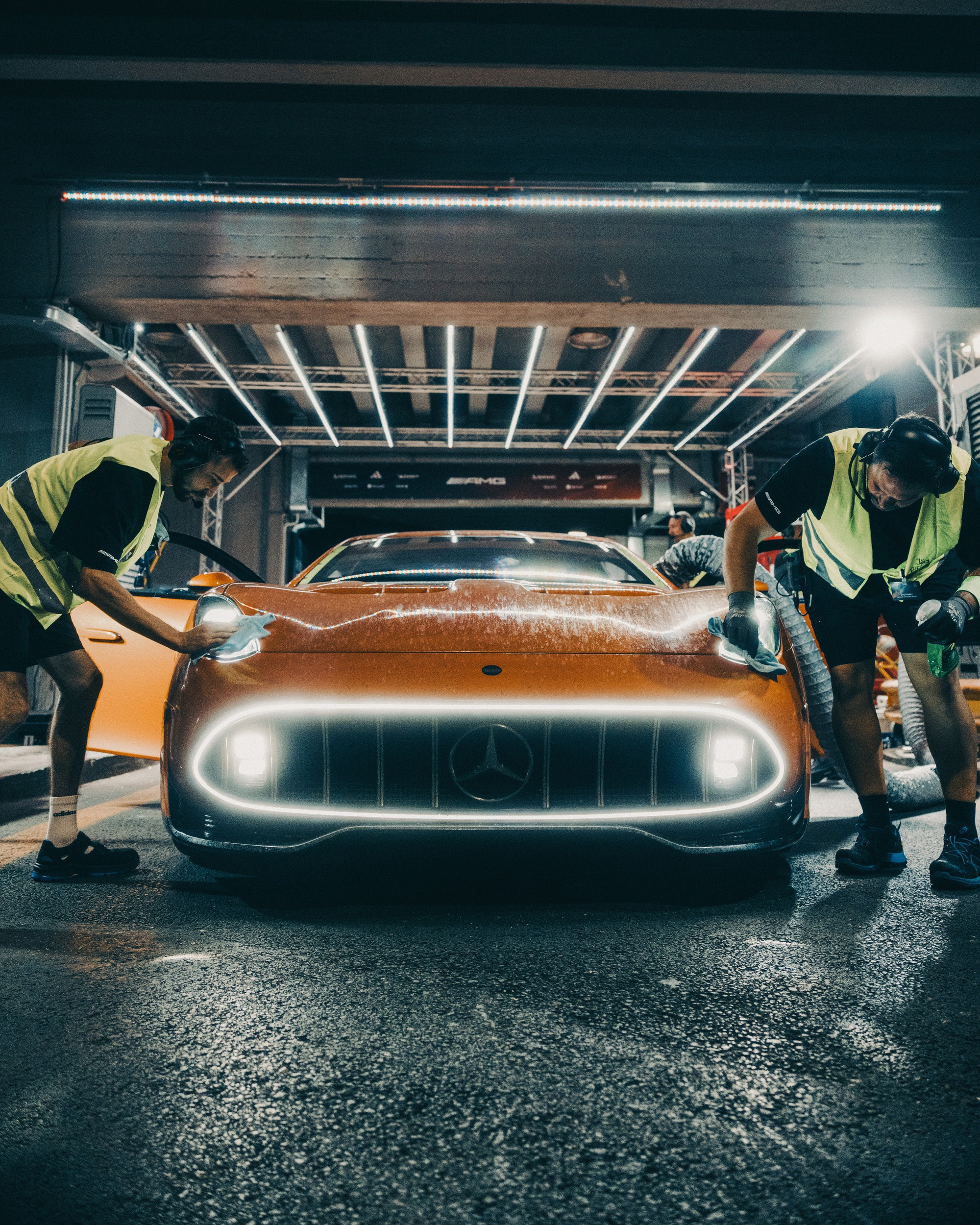 Xe điện không thể đi xa? Chiếc xe này đi vòng trái đất trong 8 ngày, phá một kỷ lục của xe Trung Quốc- Ảnh 2. Xe điện không thể đi xa? Chiếc xe này đi vòng trái đất trong 8 ngày, phá một kỷ lục của xe Trung Quốc- Ảnh 2.