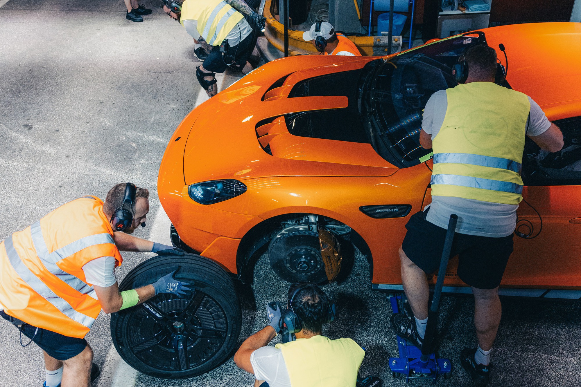 Xe điện không thể đi xa? Chiếc xe này đi vòng trái đất trong 8 ngày, phá một kỷ lục của xe Trung Quốc- Ảnh 4. Xe điện không thể đi xa? Chiếc xe này đi vòng trái đất trong 8 ngày, phá một kỷ lục của xe Trung Quốc- Ảnh 4.