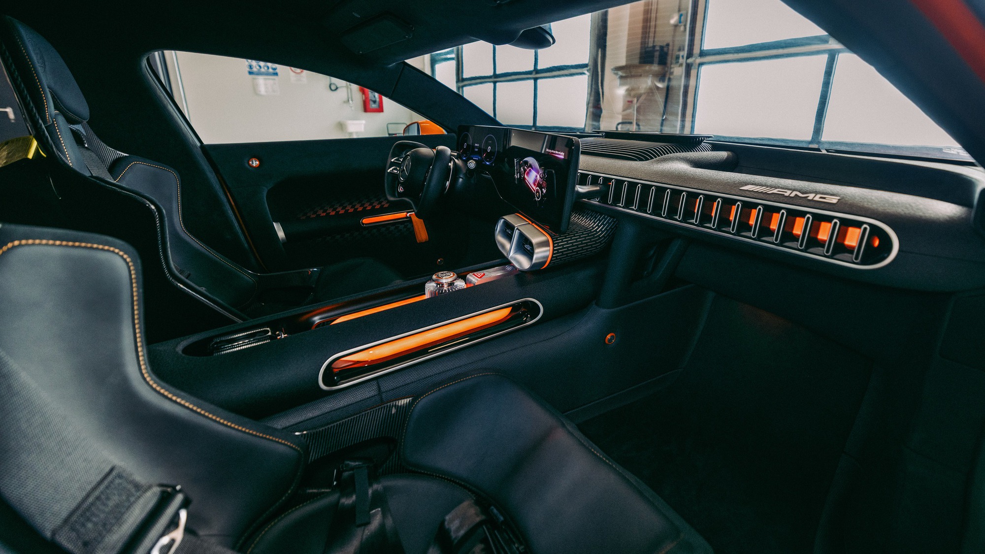 Xe điện không thể đi xa? Chiếc xe này đi vòng trái đất trong 8 ngày, phá một kỷ lục của xe Trung Quốc- Ảnh 10. Xe điện không thể đi xa? Chiếc xe này đi vòng trái đất trong 8 ngày, phá một kỷ lục của xe Trung Quốc- Ảnh 10.