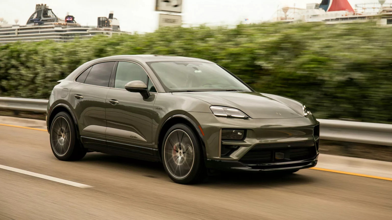 Porsche Macan có thêm loạt công nghệ: Mở khóa bằng điện thoại, chơi game trên xe, nói chuyện với AI, nâng cấp tự lái- Ảnh 2.