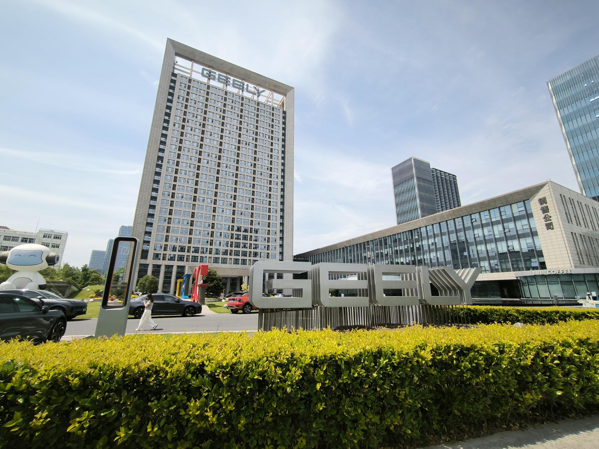 Geely - Từ một doanh nghiệp nhỏ tại Chiết Giang đến tập đoàn ô tô top 8 thế giới - Ảnh 1. Geely - Từ một doanh nghiệp nhỏ tại Chiết Giang đến tập đoàn ô tô top 8 thế giới - Ảnh 1.