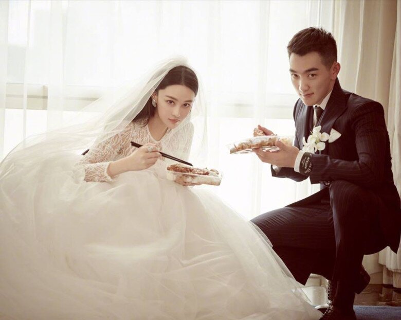Mối quan hệ của cả hai từng bị nhà Hà Tiệp phản đối dữ dội vì họ không muốn con trai kết hôn với nghệ sĩ.