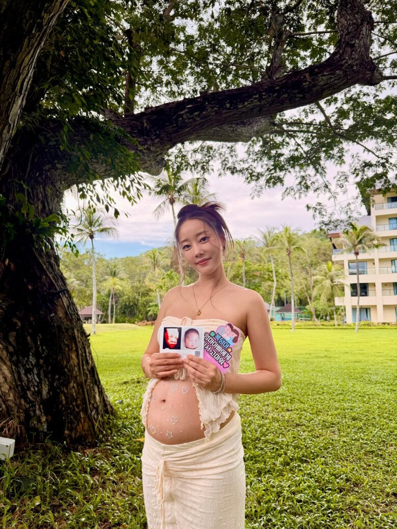 Nàng thơ đình đám showbiz thông báo mang thai với chồng chủ tịch, bụng bầu sắp amp;#34;vỡ chumamp;#34; vẫn đẹp động lòng người - 4