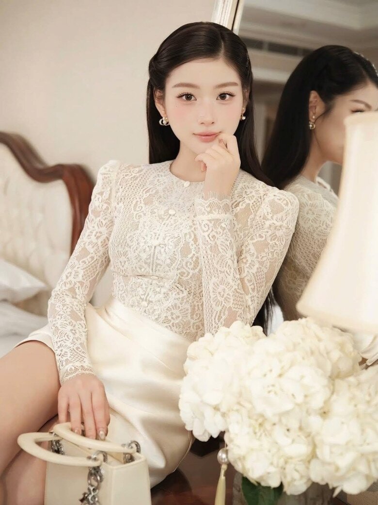 Ren và lụa satin - chất liệu cao cấp tôn vẻ sang trọng trong những dịp đặc biệt.