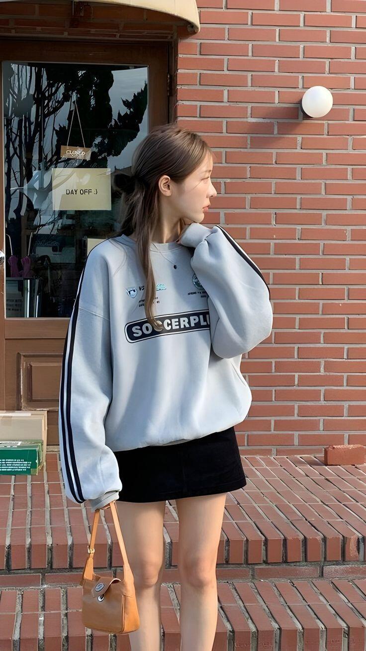 Sweater được xem là món đồ must have mà phải đẹp nên có trong mùa thu. 