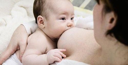 Phụ nữ cho con bú hoàn toàn sẽ giúp ngừa thai trong khoảng thời gian 6 tháng sau sinh.