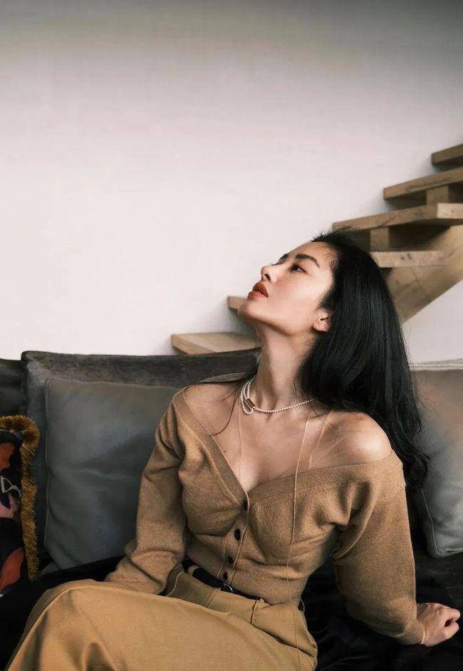 Mỹ nhân được ví như amp;#34;bản saoamp;#34; Lưu Diệc Phi say đắm ngọc trai, có cả bộ sưu tập amp;#34;chanh sảamp;#34; hơn cả đồ hiệu - 4