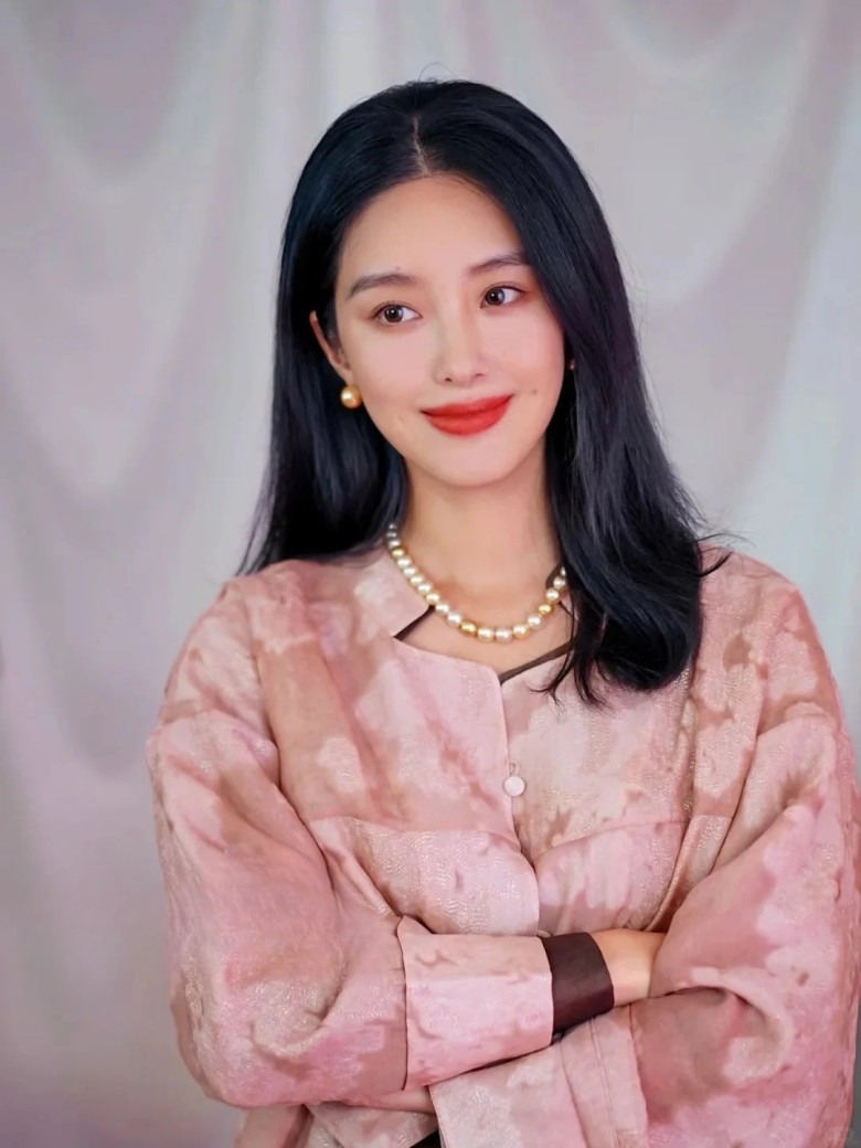 Mỹ nhân được ví như amp;#34;bản saoamp;#34; Lưu Diệc Phi say đắm ngọc trai, có cả bộ sưu tập amp;#34;chanh sảamp;#34; hơn cả đồ hiệu - 6