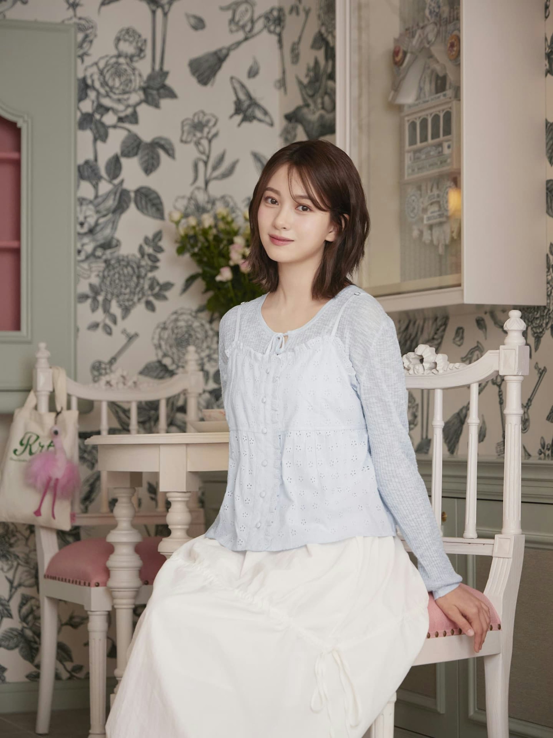 Nhan sắc Kal So Won được khán giả khen thanh tú, dễ thương.