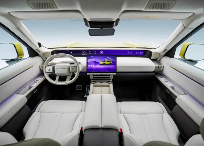 SUV mới của hãng con Jaguar Land Rover giá quy đổi từ hơn 1,3 tỷ đồng: 3 màn hình siêu lớn, mạnh hơn 800hp, EREV chạy 310km không cần xăng - Ảnh 4.