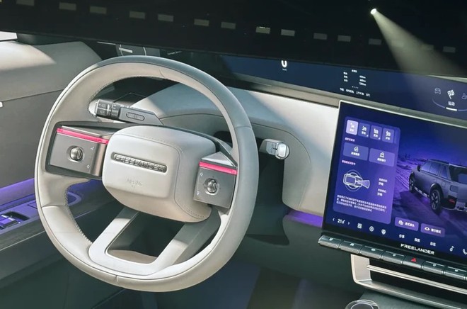 SUV mới của hãng con Jaguar Land Rover giá quy đổi từ hơn 1,3 tỷ đồng: 3 màn hình siêu lớn, mạnh hơn 800hp, EREV chạy 310km không cần xăng - Ảnh 5.