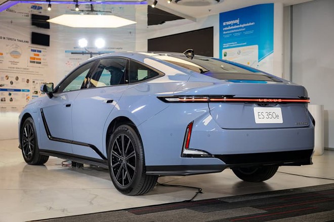 Lexus ES đời mới ra mắt gần Việt Nam: Giá quy đổi từ 2,6 tỷ đồng, bản giá rẻ lại… nhiều trang bị hơn - Ảnh 3.