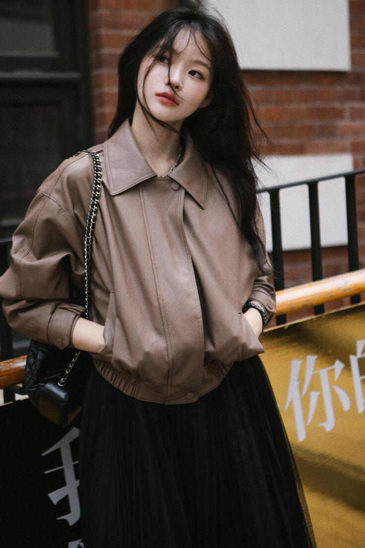 Thu này mặc gì đi làm? Bí quyết amp;#34;2 giảm - 1 tăngamp;#34; giúp nàng công sở lên đồ thanh lịch, cuốn hút - 16