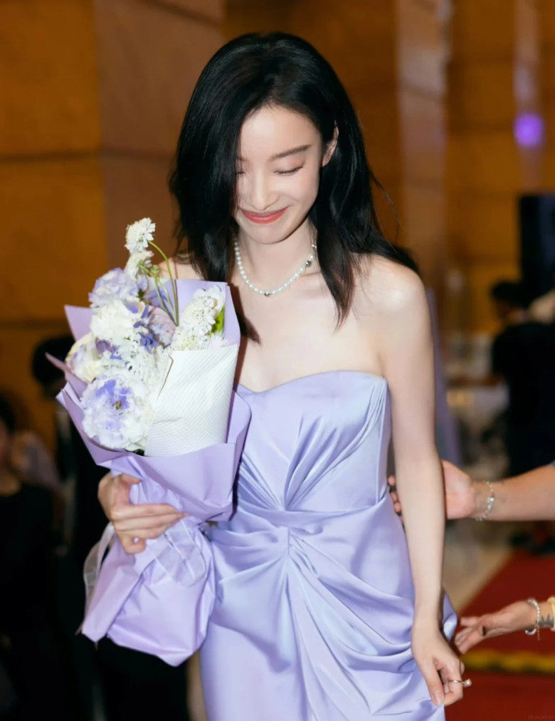 Nữ diễn viên có gương mặt tỉ lệ vàng là amp;#34;đại giaamp;#34; ngọc trai, sở hữu bộ sưu tập sang chảnh đúng chất amp;#34;phú bàamp;#34; - 6
