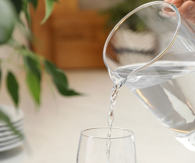 Nước lọc không cung cấp năng lượng đáng kể, giúp bổ sung nước mà không làm tăng lượng calo nạp vào.
