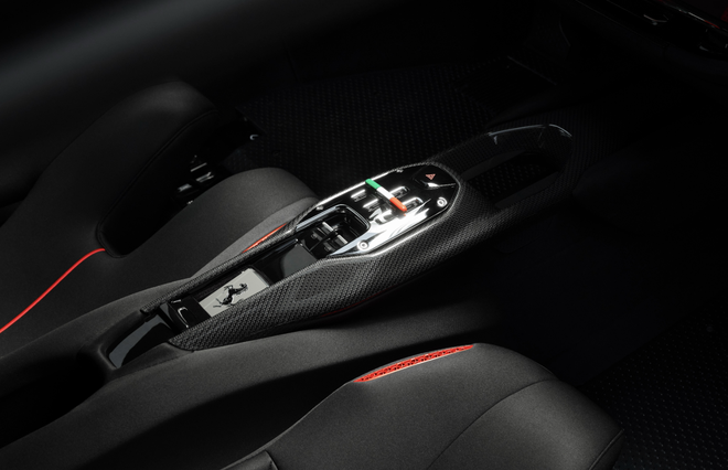 Ferrari làm riêng siêu xe độc bản cho giới tinh hoa: Gần 1.000 mã lực, ngoại hình không còn nhận ra bản gốc - Ảnh 7.