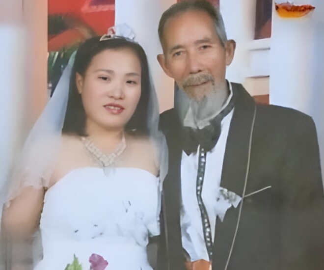 Cặp đôi chồng 71 tuổi, vợ 26 tuổi từng gây xôn xao MXH Trung Quốc.