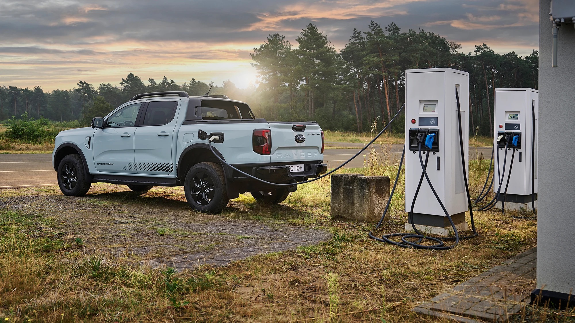 Ford Ranger PHEV ‘cháy’ sạch hàng ở một quốc gia sau khi hãng giảm giá tương đương gần 300 triệu đồng - Ảnh 2.