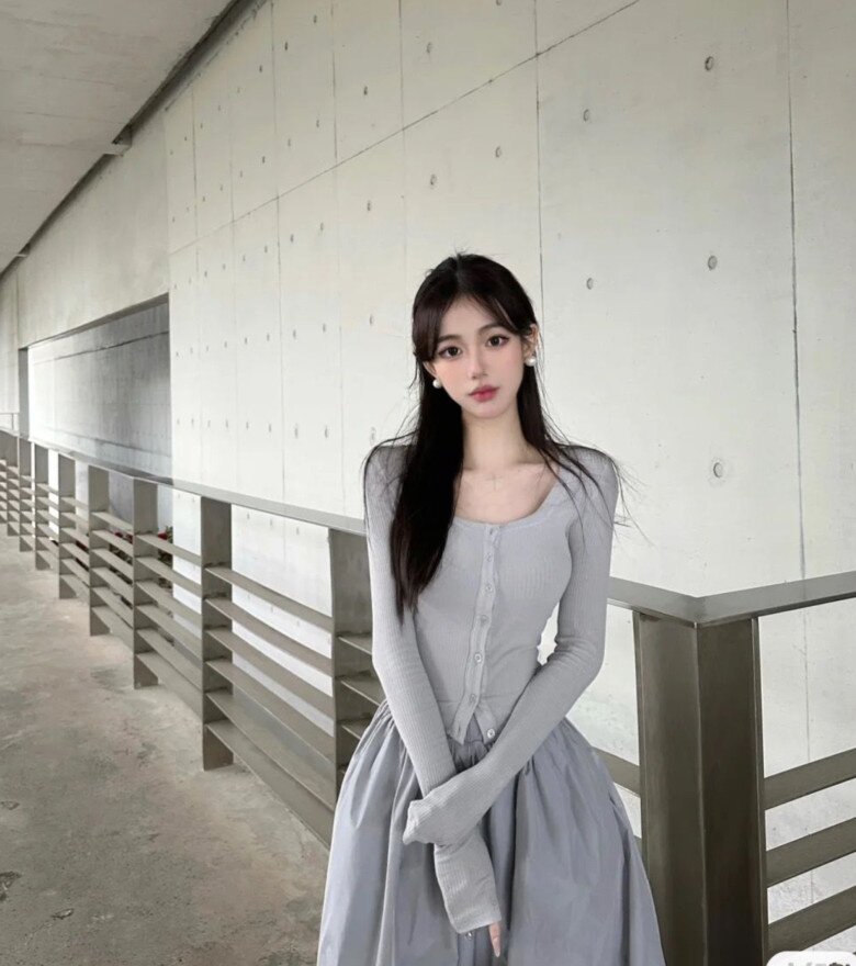 Xám than là gam màu trung tính có độ sâu, mang vẻ ngoài hiện đại nhưng mềm hơn sắc đen tuyền.
