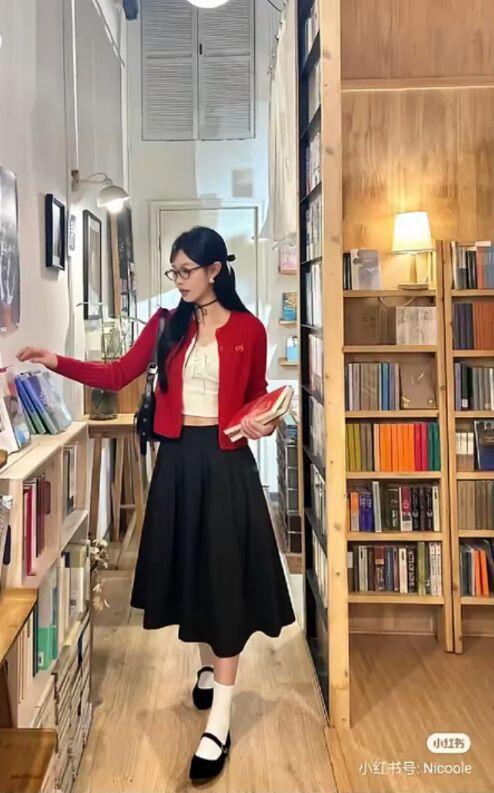 Đồng điệu từ màu sắc đến chất liệu, phom dáng để tạo tủ đồ của phái đẹp không lo lỗi mốt.