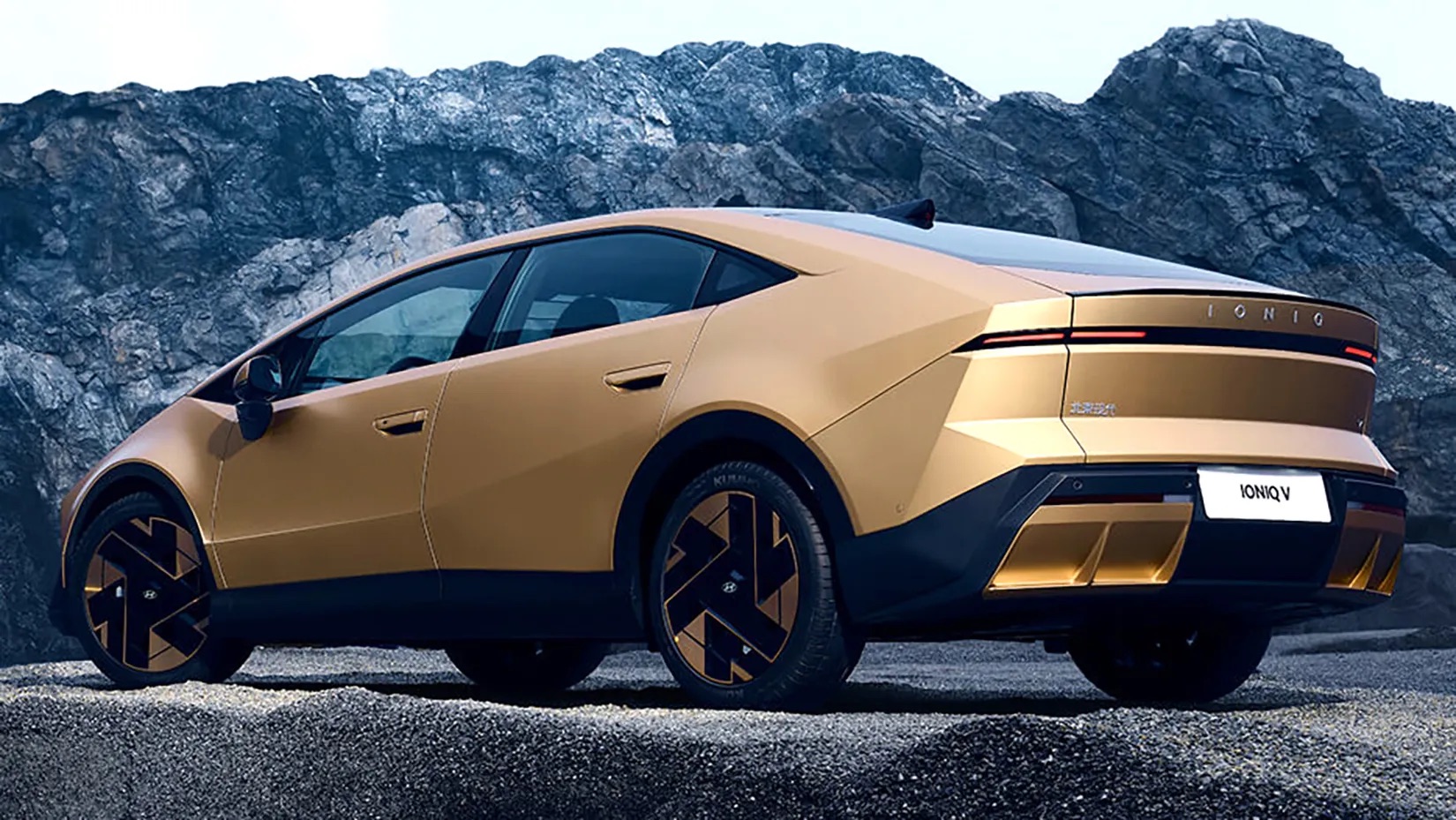 Hyundai tung sedan điện giá quy đổi chỉ 600 triệu: Thiết kế như Lamborghini, chạy Hà Nội - Quảng Trị chỉ trong 1 lần sạc - Ảnh 3.