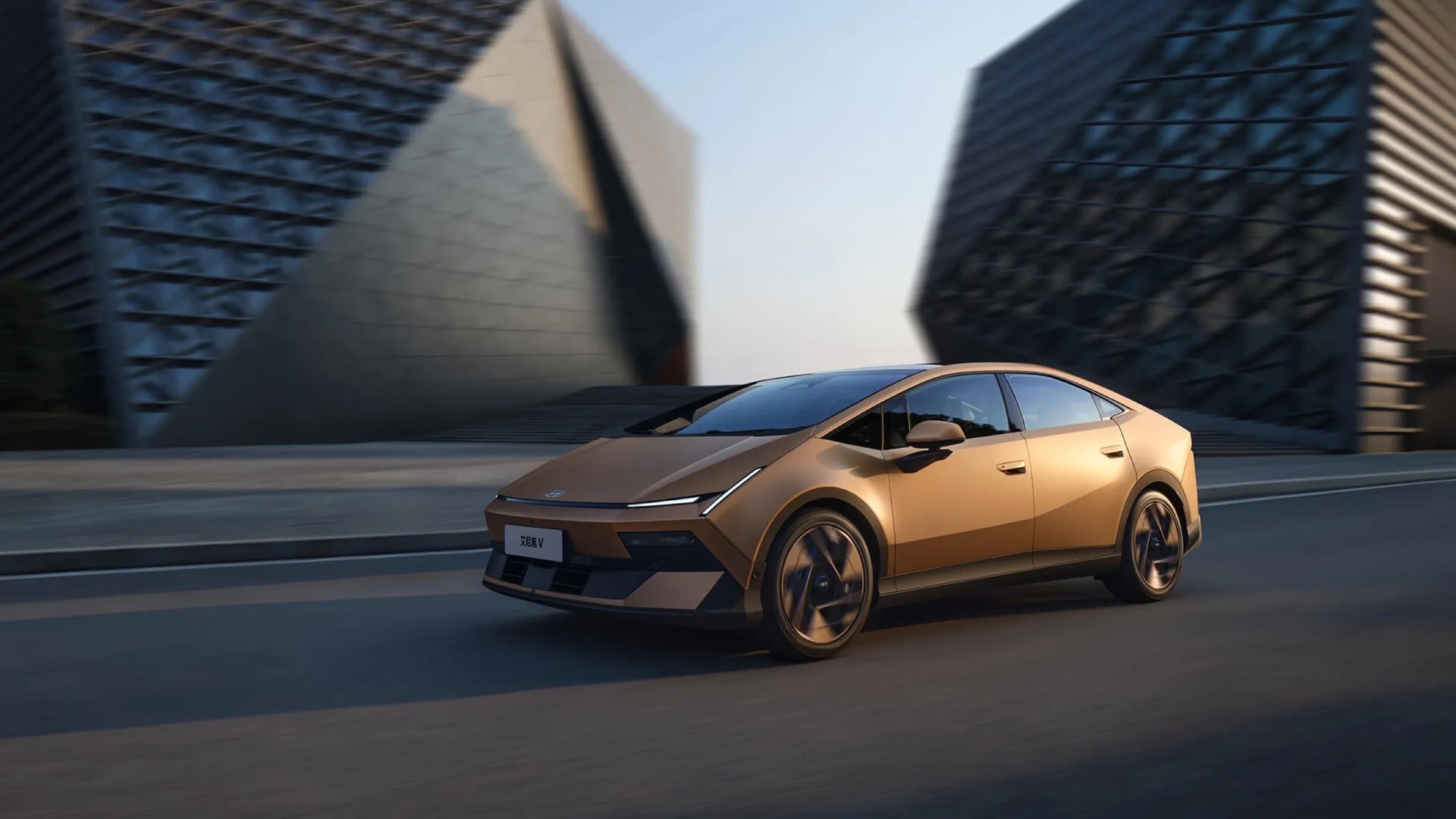 Hyundai tung sedan điện giá quy đổi chỉ 600 triệu: Thiết kế như Lamborghini, chạy Hà Nội - Quảng Trị chỉ trong 1 lần sạc - Ảnh 4.