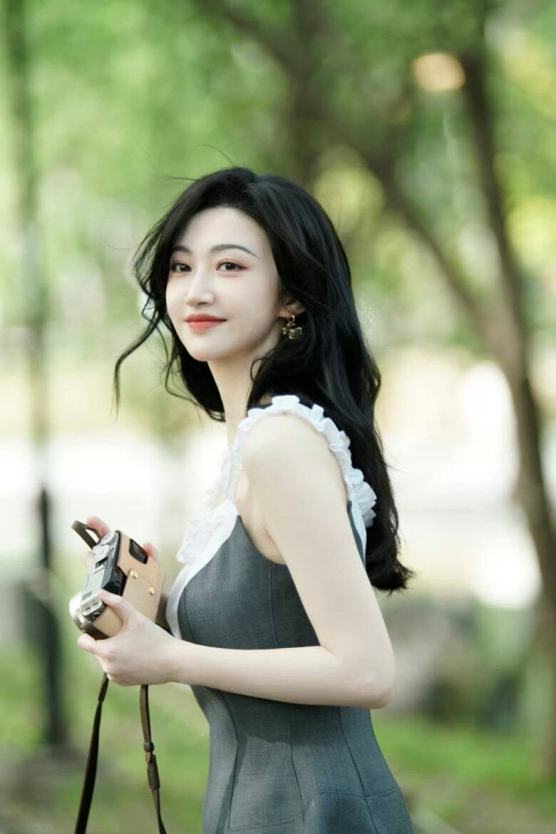 Phía Cảnh Điềm ám chỉ rằng Tôn Vũ Thần đang có hành vi cố tình bám víu, lợi dụng danh tiếng của nghệ sĩ để gây chú ý.