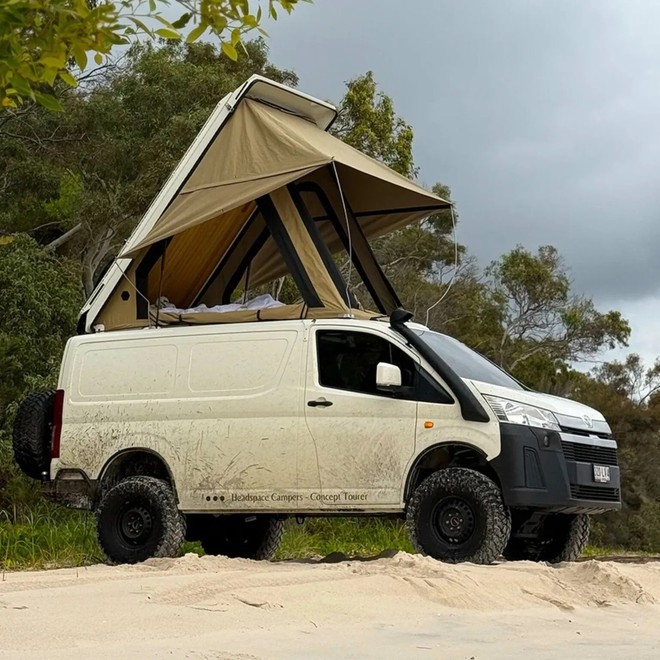 Chiếc Toyota Hiace này có khả năng off-road cực đỉnh nhờ dùng hệ dẫn động 4x4 của Land Cruiser, lốp béo, giảm xóc ‘hạng nặng’ - Ảnh 10.