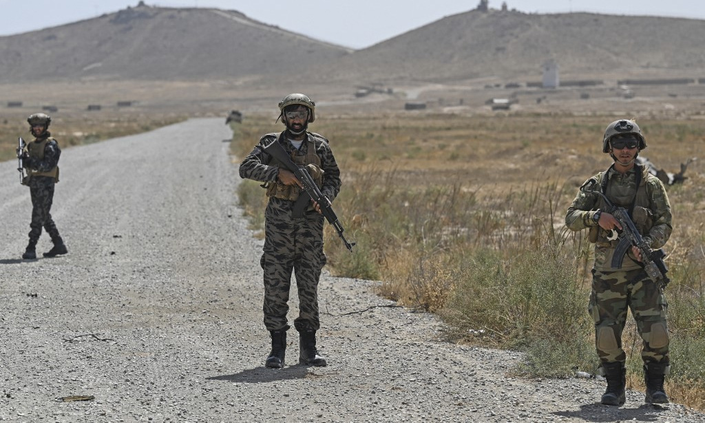 Lực lượng Taliban tuần tra phía đông bắc Kabul hôm 6/9. Ảnh: AFP.