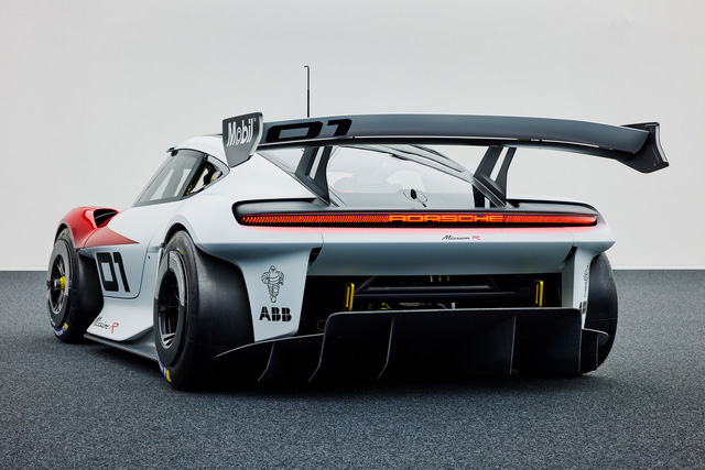 Porsche Mission R - Bản xem trước của siêu phẩm tương lai, như cách Mission E trở thành Taycan - Ảnh 3.