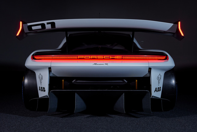 Porsche Mission R - Bản xem trước của siêu phẩm tương lai, như cách Mission E trở thành Taycan - Ảnh 4.