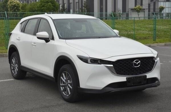 Mazda CX-5 2022 lần đầu lộ diện: Ngoại hình gọn gàng, ra mắt tháng 12, tham vọng áp đảo Honda CR-V và Hyundai Tucson - Ảnh 1.