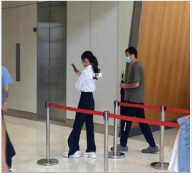 Ảnh người qua đường chụp Angelababy amp;#34;vạch trầnamp;#34; vóc dáng thật của bà xã Huỳnh Hiểu Minh - 1