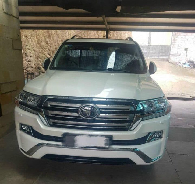 Đại gia bán Toyota Land Cruiser 3 tuổi giá hơn 7 tỷ, CĐM thách thức: Chủ xe bán được giá này thì đúng là siêu nhân  - Ảnh 2.