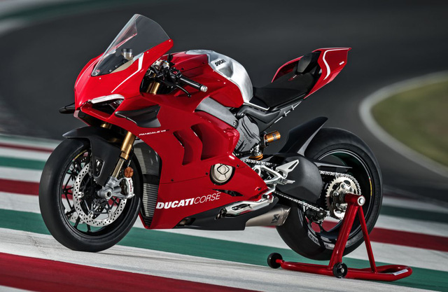 Đợi xe thật về dinh, Minh Nhựa đã tậu luôn siêu mô tô Ducati Panigale V4 R phiên bản mini vì quá mê mẩn - Ảnh 3.