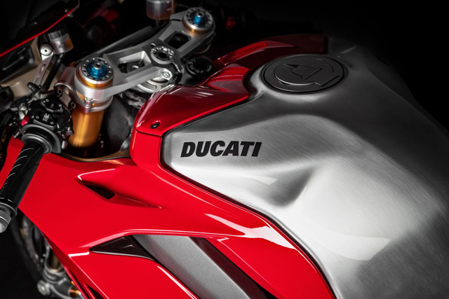 Đợi xe thật về dinh, Minh Nhựa đã tậu luôn siêu mô tô Ducati Panigale V4 R phiên bản mini vì quá mê mẩn - Ảnh 4.