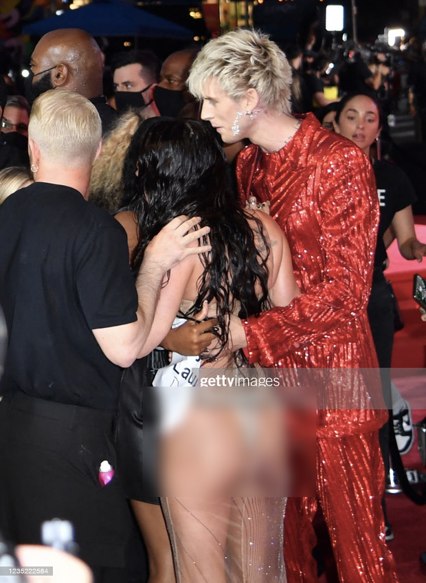 Bom sex Hollywood diện váy xuyên thấu thấy hết bàn toạ, chiếc đầm sexy nhất thảm đỏ VMAs 2021 là đây? - Ảnh 4.