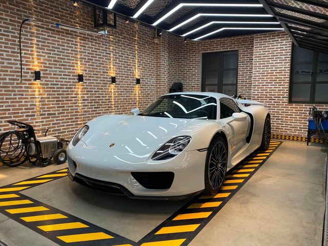 Rộ tin Porsche 918 Spyder độc nhất Việt Nam bất ngờ trở lại trong garage của nữ doanh nhân 9x, đập tan tin đồn chia tay siêu phẩm độc nhất Việt Nam? - Ảnh 3.