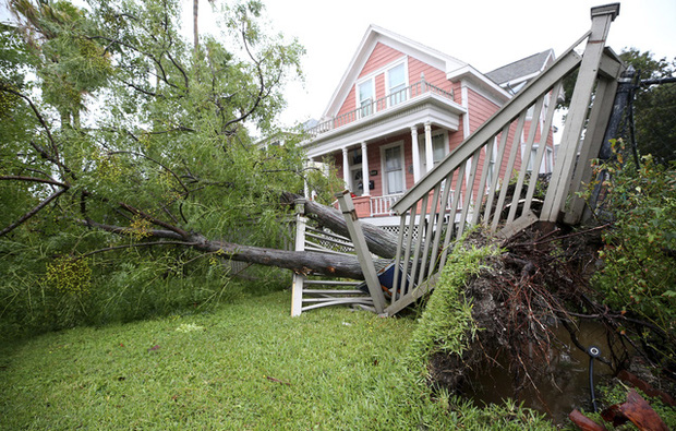 Mỹ: Bão Nicholas tấn công vùng duyên hải vịnh Mexico, mưa như trút nước gây ngập lụt, mất điện - Ảnh 13. Mỹ: Bão Nicholas tấn công vùng duyên hải vịnh Mexico, mưa như trút nước gây ngập lụt, mất điện - Ảnh 13.