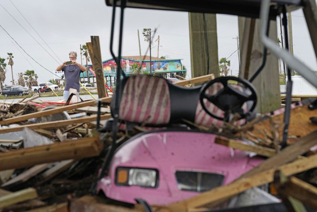 Mỹ: Bão Nicholas tấn công vùng duyên hải vịnh Mexico, mưa như trút nước gây ngập lụt, mất điện - Ảnh 5. Mỹ: Bão Nicholas tấn công vùng duyên hải vịnh Mexico, mưa như trút nước gây ngập lụt, mất điện - Ảnh 5.