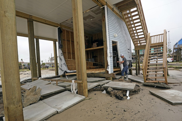 Mỹ: Bão Nicholas tấn công vùng duyên hải vịnh Mexico, mưa như trút nước gây ngập lụt, mất điện - Ảnh 7. Mỹ: Bão Nicholas tấn công vùng duyên hải vịnh Mexico, mưa như trút nước gây ngập lụt, mất điện - Ảnh 7.